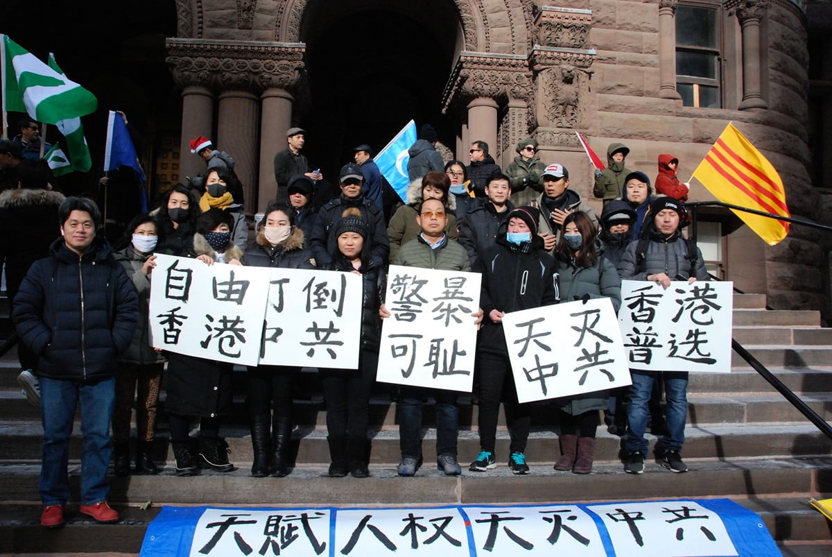 12月8日，多倫多20個團體在市中心聯合舉辦「國際人權日」集會遊行，譴責共產極權暴政，呼籲加拿大政府及國際社會認清中共，向獨裁政權說「不」。（伊鈴／大紀元）