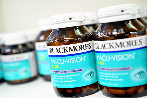 澳洲知名保健品製造商澳佳寶（Blackmores）正在轉移中國市場至印尼和泰國等其他亞洲市場，使其免受中國經濟放緩的影響。圖為悉尼的一家藥店出售的Blackmores維他命。（Joel Carrett / AAP Image）