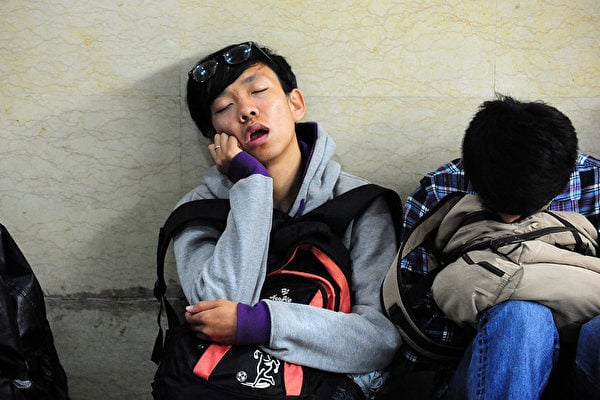 中國兒童青少年抑鬱症發生率逐年上升 專家解惑