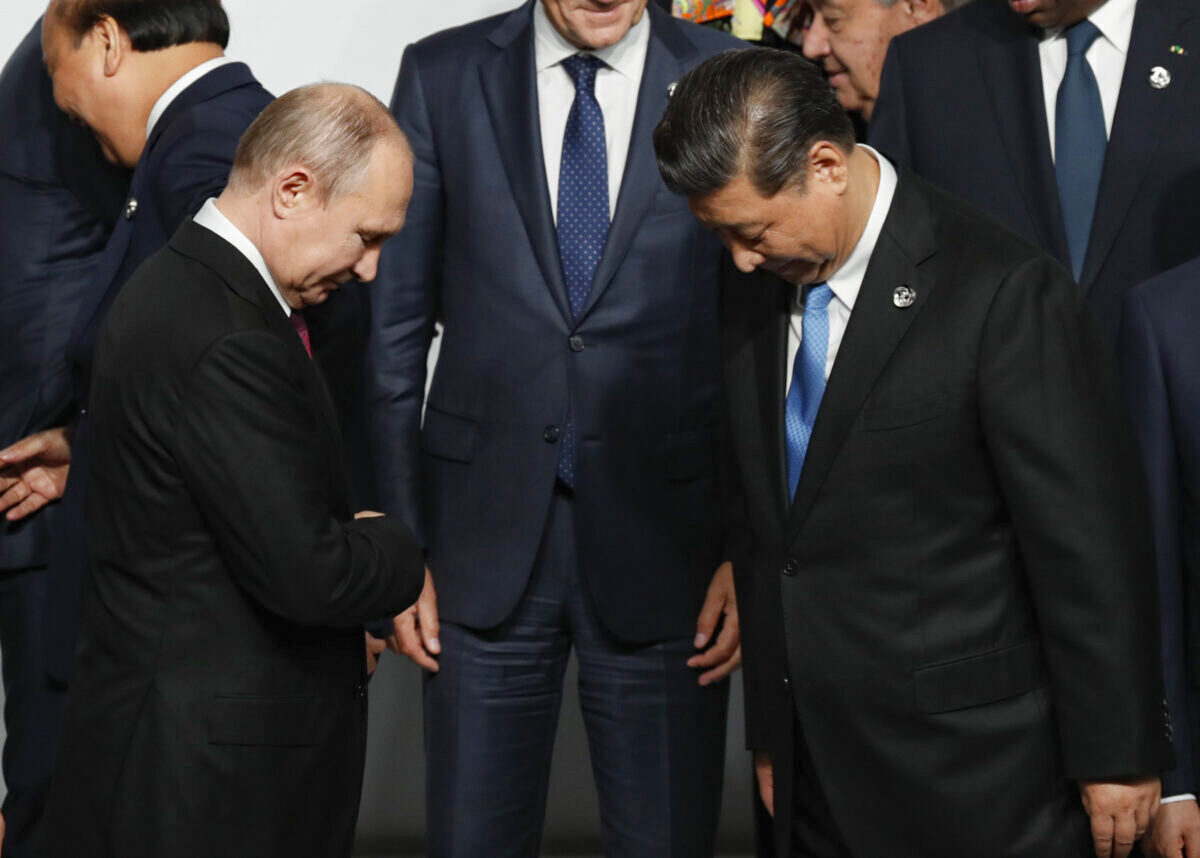 俄羅斯總統普京（左）與中國領導人習近平在日本大阪舉行的G20峰會上合照。資料圖片。（Kim Kyung-Hoon-Pool/Getty Images）