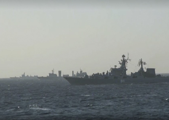 1月25日，中俄海軍在阿拉伯海西部聯合演習，中共的驅逐艦烏魯木齊艦和補給艦參加。（俄羅斯國防部）