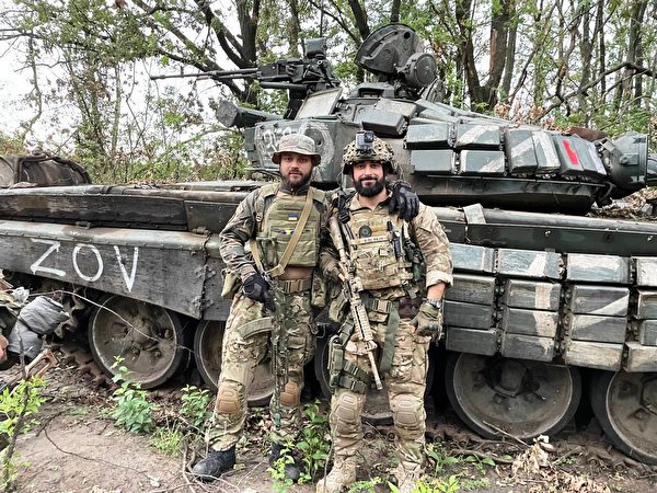 2022年8月17日，烏克蘭軍方公布在東部頓涅茨克地區的一次行動中，特種部隊俘獲了一輛俄羅斯T-72B坦克。（烏克蘭國防部）