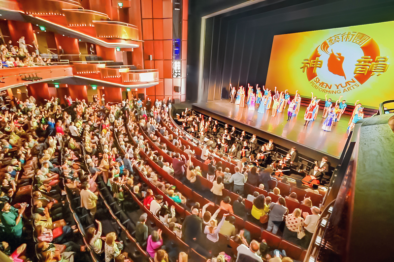 神韻悉尼大爆滿落幕 中共威脅難阻演出盛況