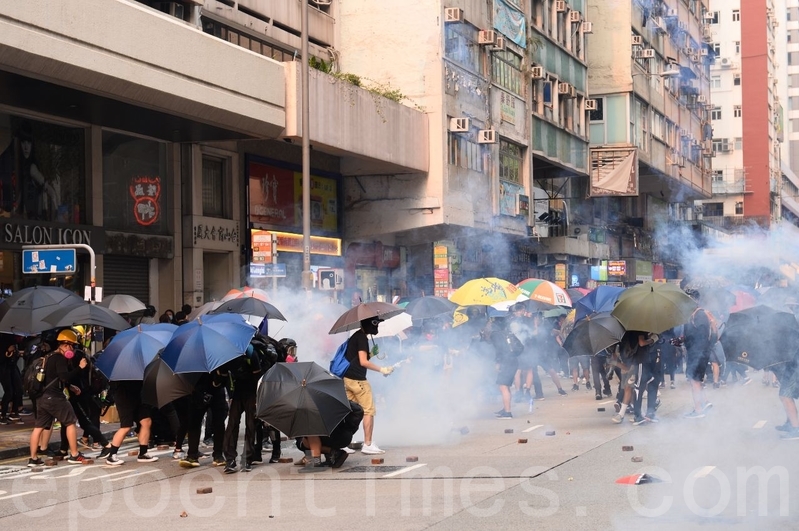 【9.29反極權組圖】香港爆衝突 警察放催淚彈民眾受傷