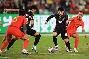 中國男足主場0:3不敵南韓隊 球迷爆發衝突