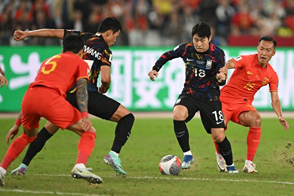 中國男足主場0:3不敵南韓隊 球迷爆發衝突