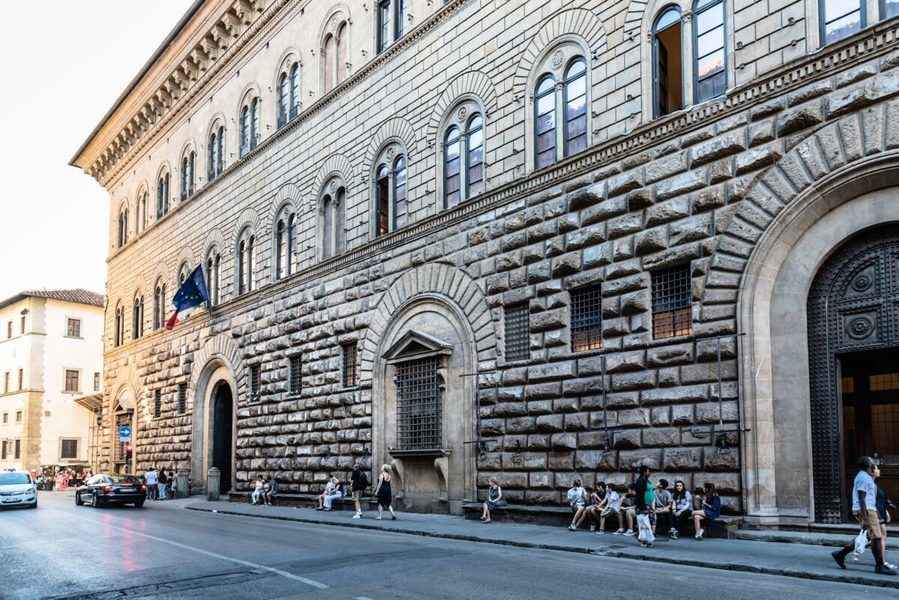 文藝復興建築典範：佛羅倫斯的美第奇宮