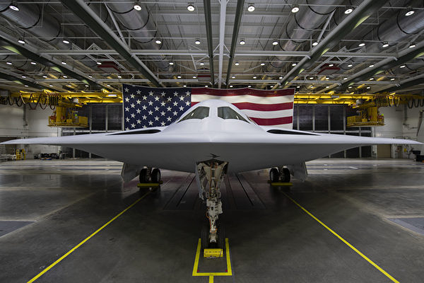 2022年12月2日，美軍的B-21轟炸機首次亮相。（美國空軍）