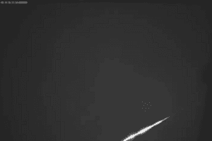 北京凌晨傳出神秘巨響 夜空再現火流星