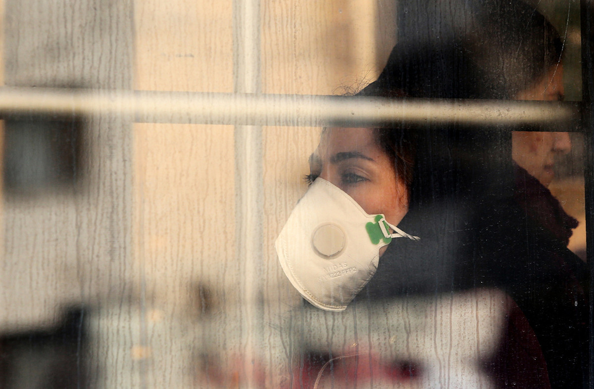 中共肺炎疫情下的伊朗民眾。攝於2020年3月2日。（ATTA KENARE/AFP）