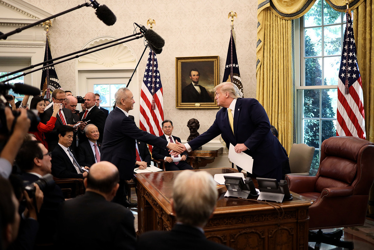 10月11日，中美貿易談判落下帷幕，美國總統特朗普在白宮接見中共副總理劉鶴時表示，雙方達成了相當實質性的第一階段協議。（Win McNamee/Getty Images）