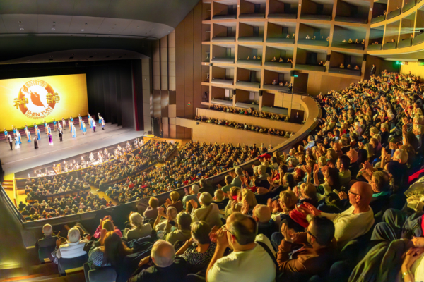 神韻法國蒙彼利埃再爆滿 精英樂享心靈幸福之旅