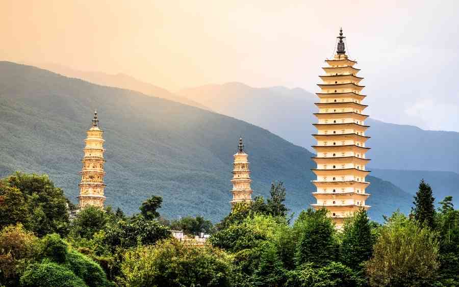 雲南神奇佛塔 地震被震裂後自行癒合