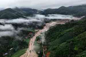 越南西北部發生巴士翻車事故 至少9死9傷