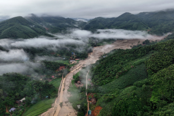 越南西北部發生巴士翻車事故 至少9死9傷