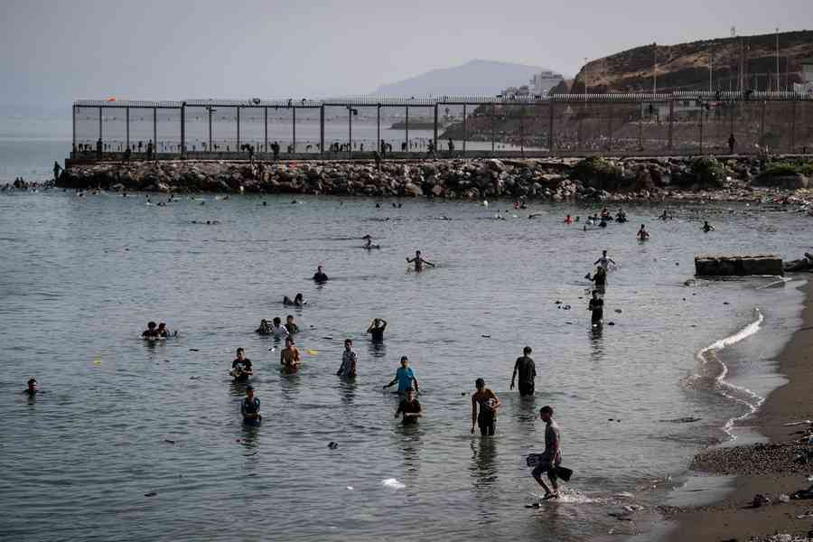 西班牙非法移民危機 死亡升至72人 近5萬返摩洛哥