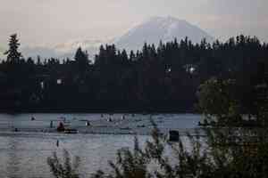 美國華盛頓州瑞尼爾山下發生數百次小地震