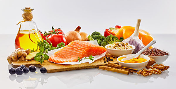 以水果、蔬菜、穀物、魚，和橄欖油為主的地中海式飲食有助於大腦健康。（Shutterstock）