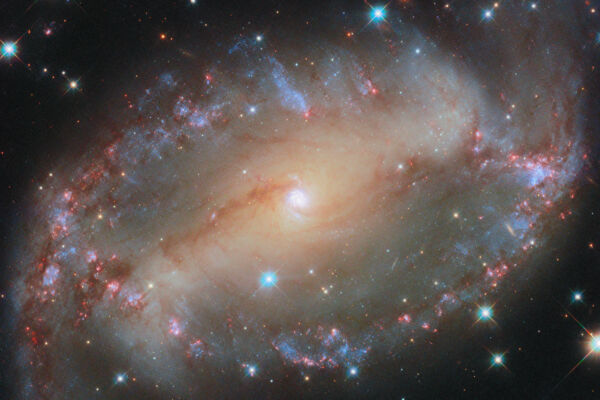 哈勃望遠鏡拍到螺旋星系NGC 2566 狀似宇宙之眼