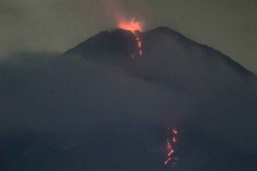 印尼火山爆發 至少1死41傷 數千人撤離