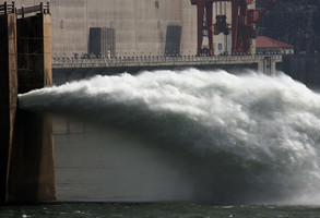 三峽大壩存變形隱患 施工監理披露質量事故