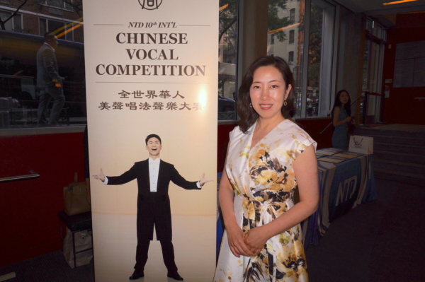 2025年8月31日,新唐人第十屆全世界華人美聲唱法聲樂大賽決賽結束。香港知名自媒體網紅、《珍言真語》(又稱「珍Talk」)的主持人梁珍接受《大紀元》採訪。(于麗麗/大紀元)