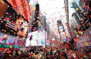 紐約時代廣場灑彩紙 迎接新年倒計時活動
