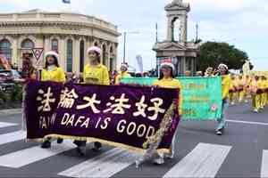 紐西蘭南島聖誕遊行 法輪功腰鼓隊受歡迎