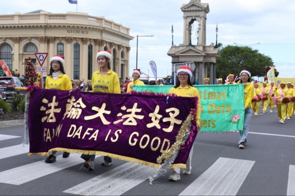 紐西蘭南島聖誕遊行 法輪功腰鼓隊受歡迎