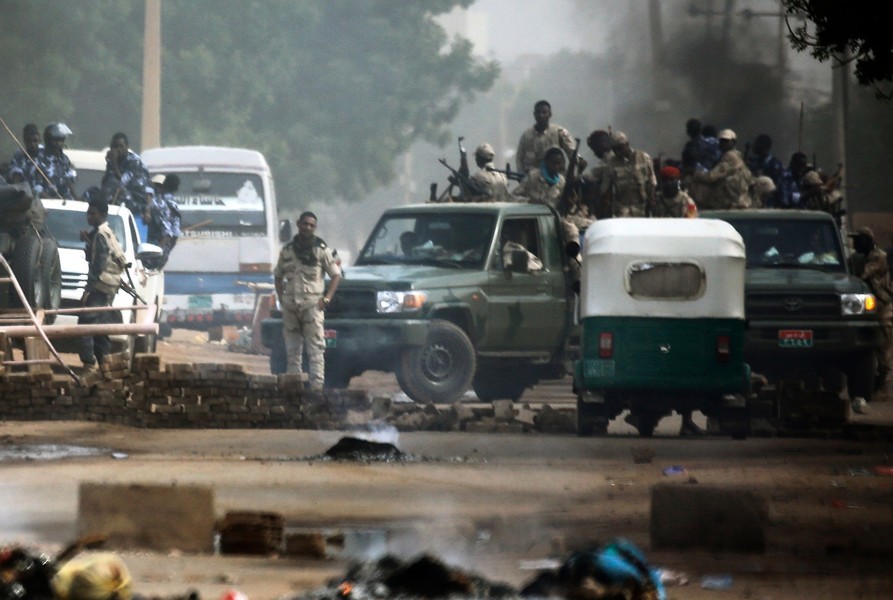 蘇丹軍隊開槍射擊靜坐人群 導致多人死傷