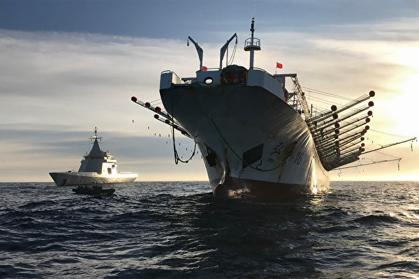 中國漁船隊在公海對峙中挑戰美國
