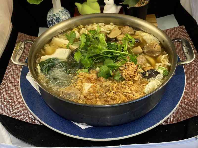 【梁廚美食】牛筋丸粉絲椰菜湯鍋～熱騰騰好暖胃！