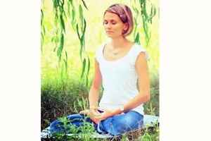 戰火顛沛中 烏克蘭女子一直帶著《轉法輪》