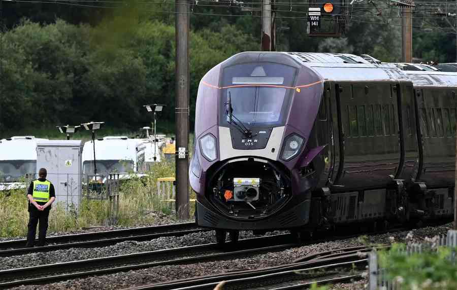 德國貨運列車相撞 英國客運火車追尾 各1死