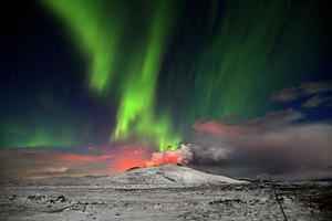 冰島火山上空舞動的美麗極光（多圖）