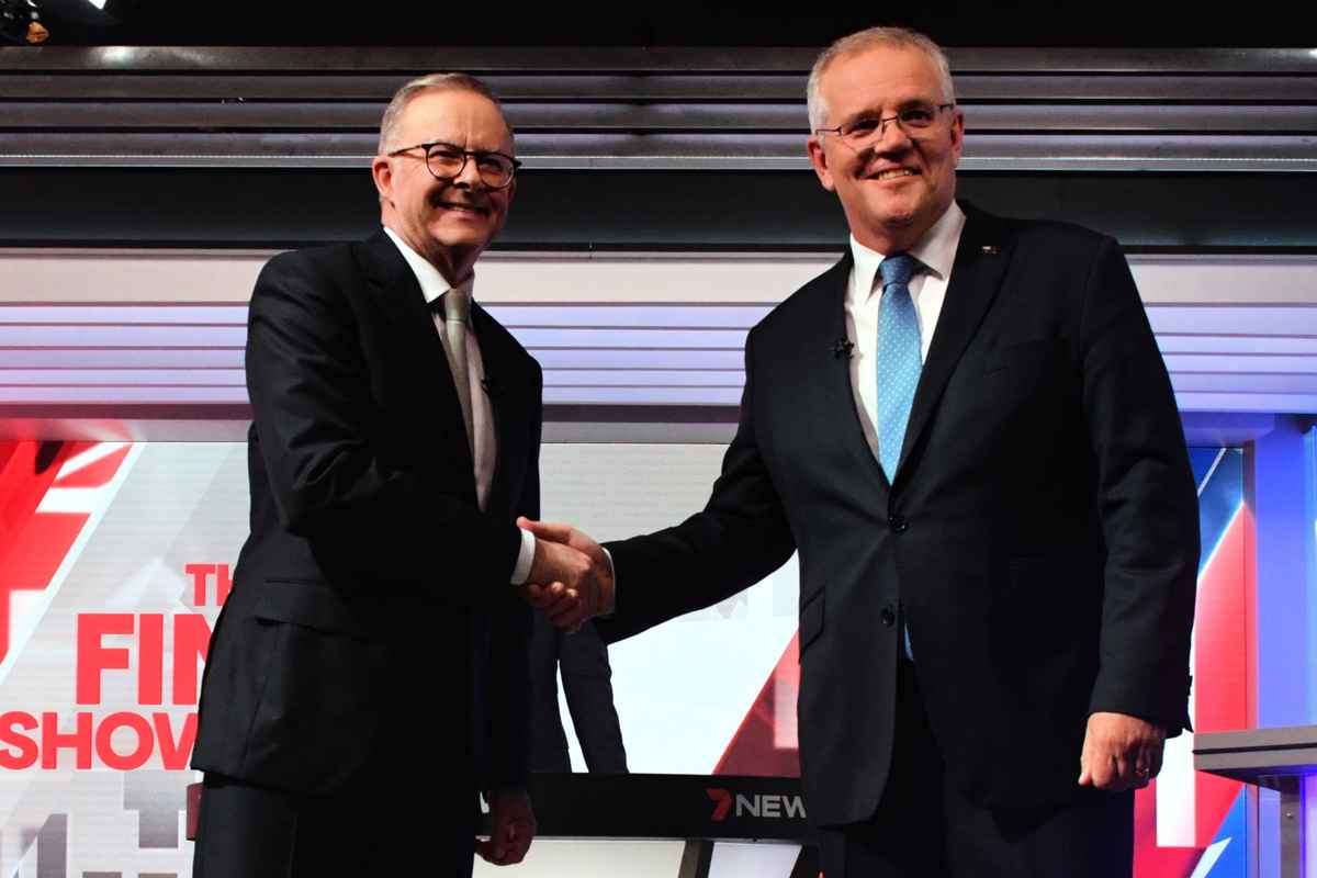 2022年5月21日，澳洲迎來2022年大選日。澳洲選舉委員會（AEC）表示，本屆選民人數最多，選舉耗資最貴。圖為澳洲工黨領袖阿爾巴奈斯（左）和自由黨領袖莫里森（右）在5月11日舉行大選前最後一次現場辯論。（Mick Tsikas - Pool/Getty Images）