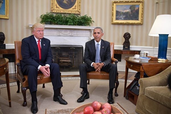 2016年11月10日，第45任當選總統特朗普前往白宮與奧巴馬會面。兩人閉門會面90分鐘後才公開亮相。 (JIM WATSON/AFP/Getty Images)