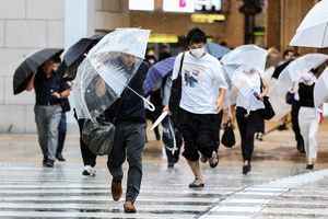 「颱風蘭」登陸日本 24萬人接到疏散警告