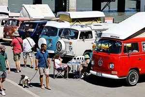 【圖輯】法國復古車聚會 重現80年代風格