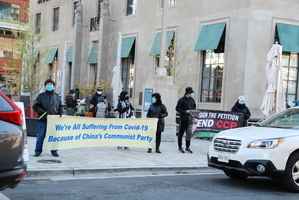 多倫多市民踴躍簽名終結中共 警察主動護航