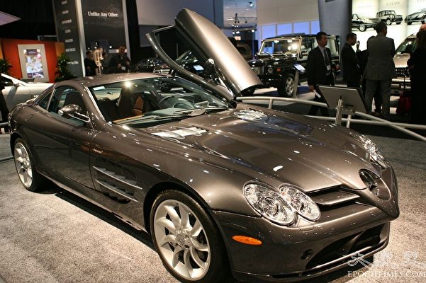奔馳（Mercedes Benz）SLR ，它具備奔馳100%的舒適與質量，以及F1運動100%的頂級性能。。（季媛／大紀元）