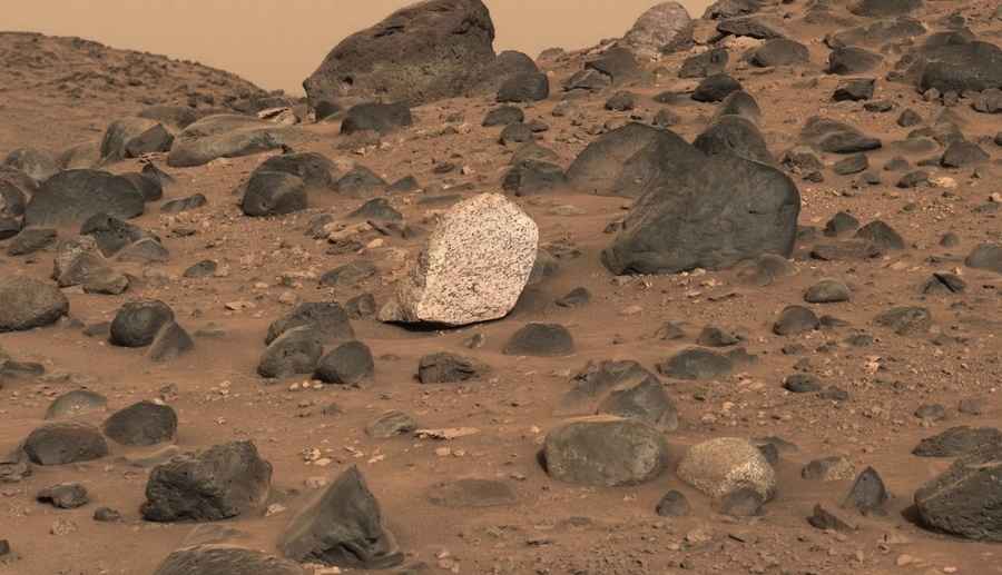 NASA毅力號在火星上發現神秘石塊