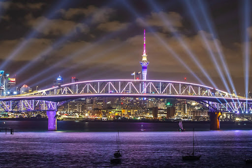 「奧克蘭在呼喚」 紐西蘭燈光秀迎接2022年