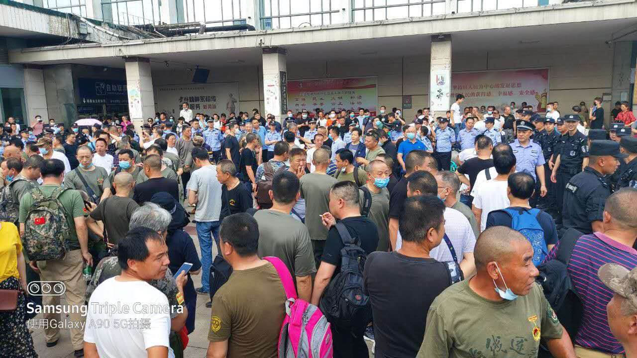 長沙老兵在火車站集結。（受訪人提供）