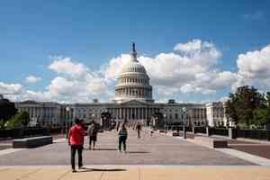 特朗普願與民主黨達成醫保協議 舒默回應