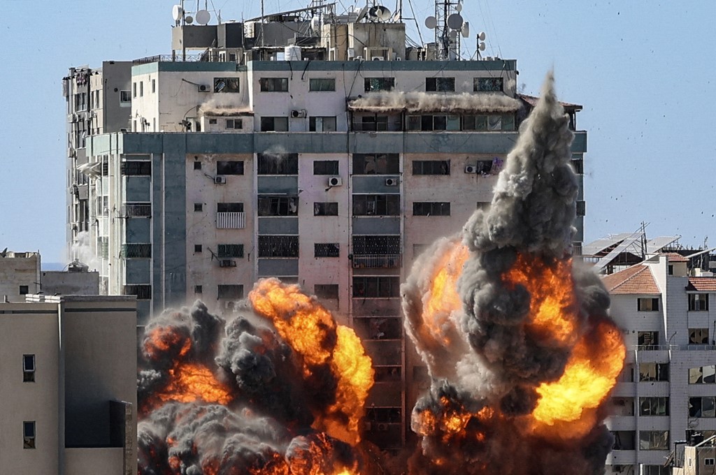 上周六，以色列空襲摧毀一棟國際媒體大樓。周二（5月18日），美國國務卿布林肯表示，美國政府已收到有關以色列摧毀加沙高層建築的進一步信息。（Mahmud Hams/AFP）