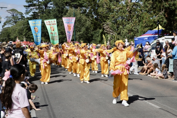 澳洲維多利亞州秋海棠節登場 法輪功遊行隊備受歡迎