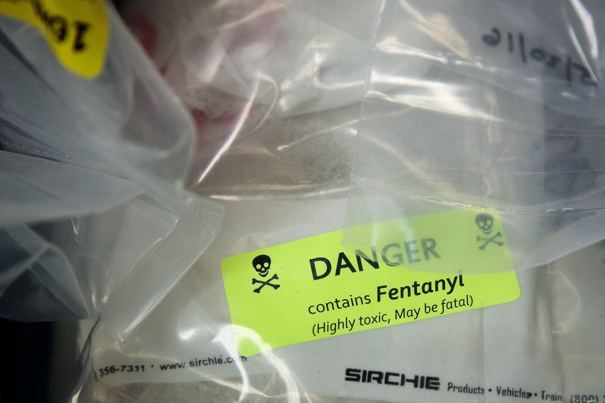 美國和加拿大的調查都顯示，北美的芬太尼絕大部份來源於中國南部。據此前報道，2017年有超過72,000名美國人因藥物過量而死亡，比2016年增加了近7%，其中49,000人死於鴉片類藥物。圖為芬太尼示意圖。 （Drew Angerer/Getty Images）