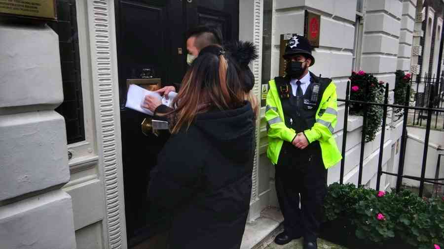 前香港駐英官員受審 涉在英為中共影子執法