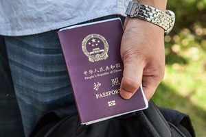 分析：中共嚴控民眾出國 護照簽發減98%